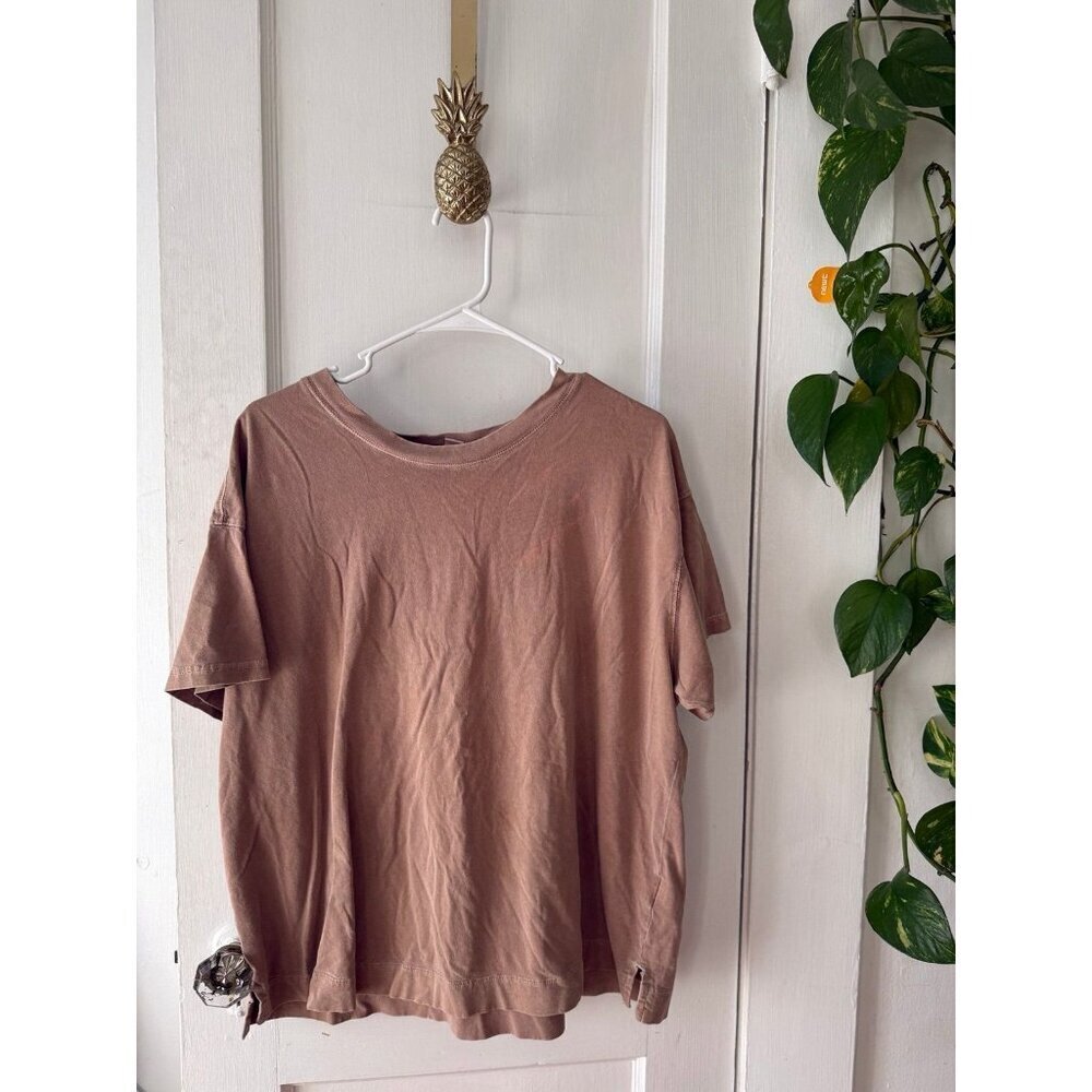 Old Navy women’s size – large brown T-shirt